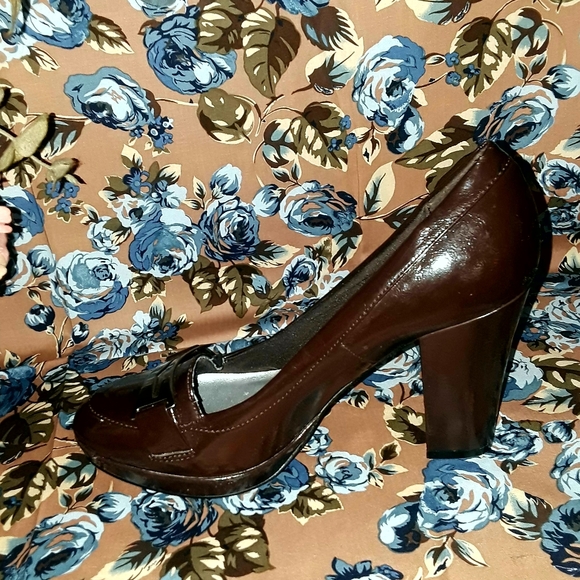Brown High Heel Shoes - Picture 2 of 8
